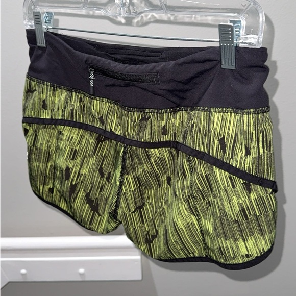 Lululemon Speed Short Down Pour Lime Light / Black size 4 - Picture 14 of 14